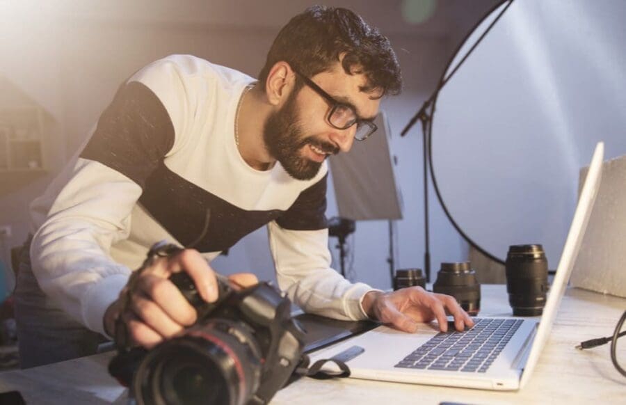 how much do photographers earn a year